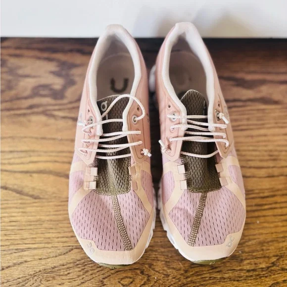 On Running Women's Sneakers - Picture 3 of 10